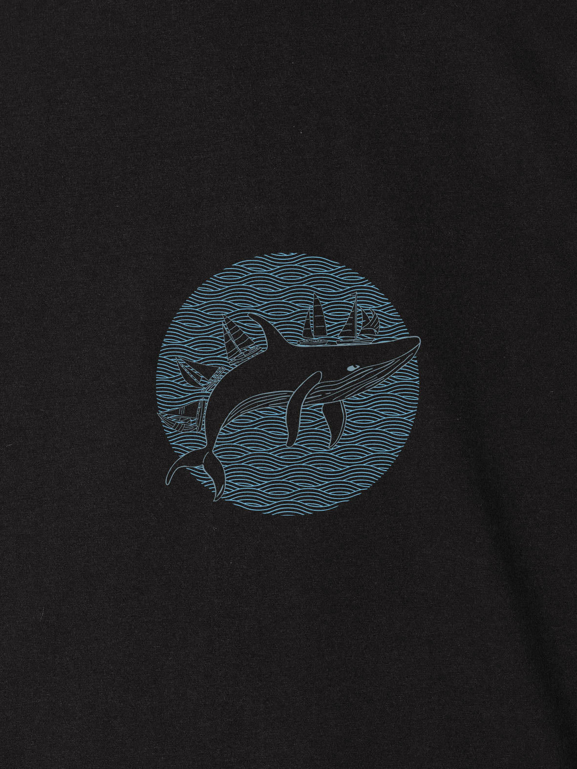 Φάλαινα & Ιστιοπλοϊκά σε Κυκλικό Σχέδιο - Μπλούζες