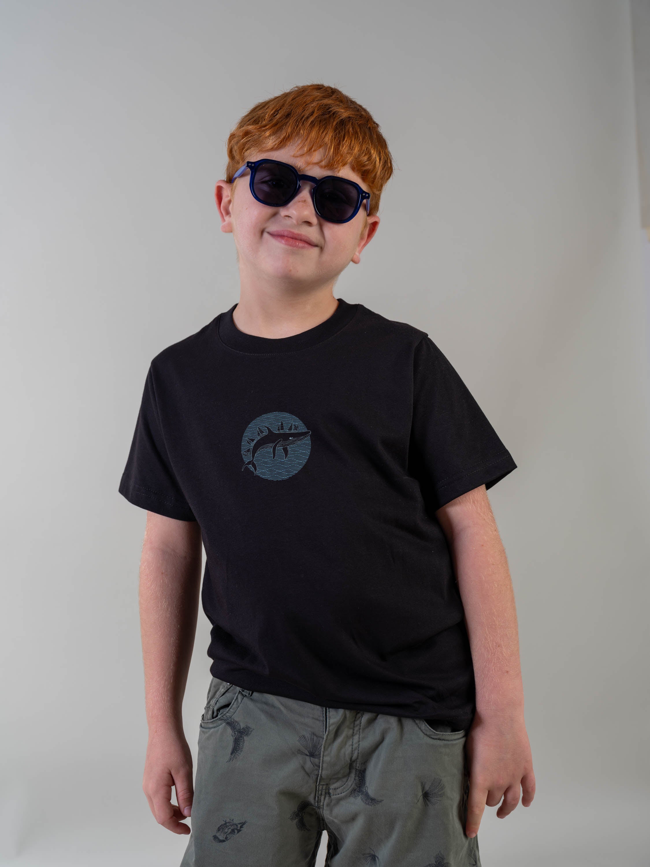 Φάλαινα & Ιστιοπλοϊκά σε Κυκλικό Σχέδιο - Μπλούζες