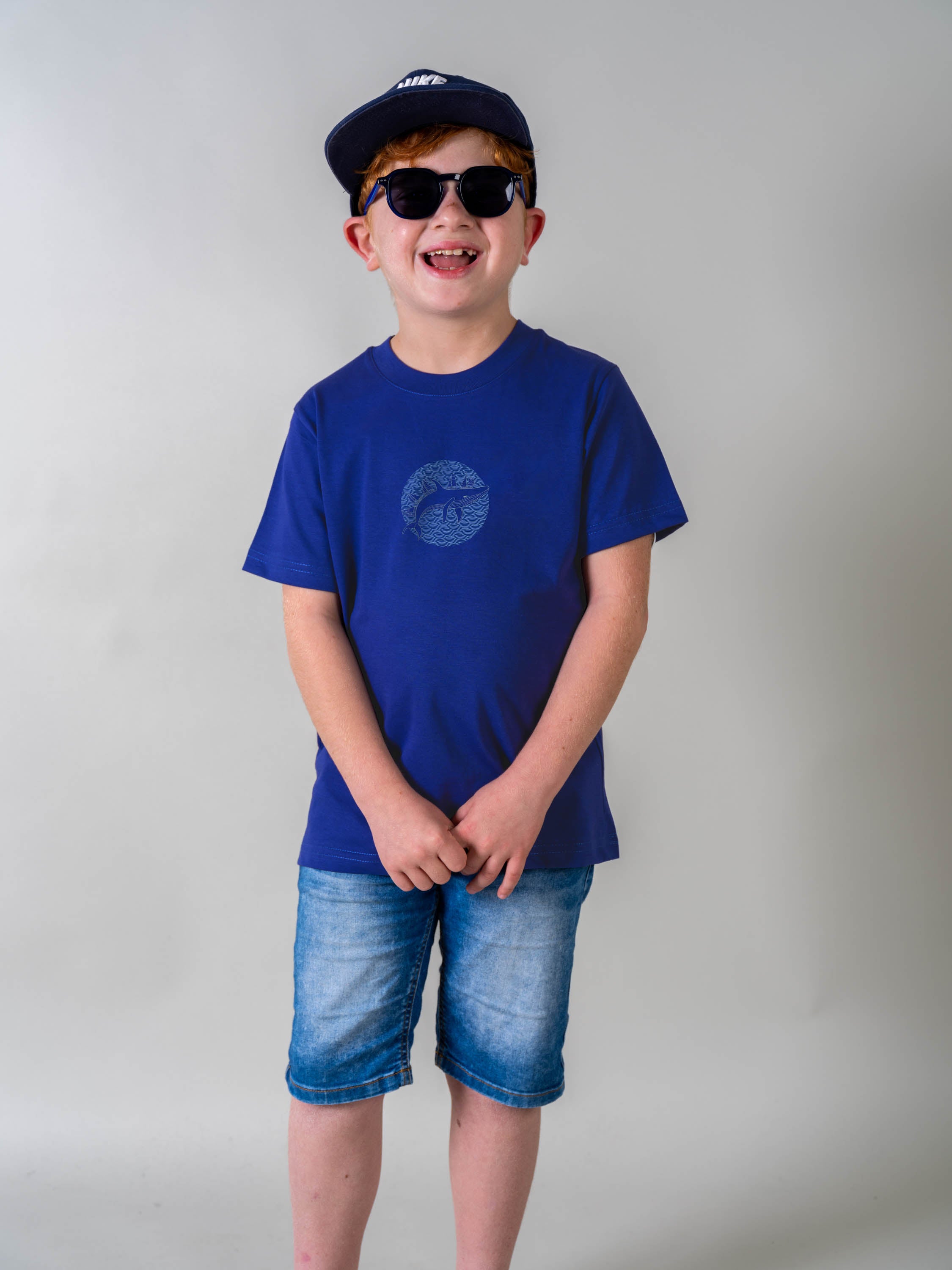 Φάλαινα & Ιστιοπλοϊκά σε Κυκλικό Σχέδιο - Μπλούζες