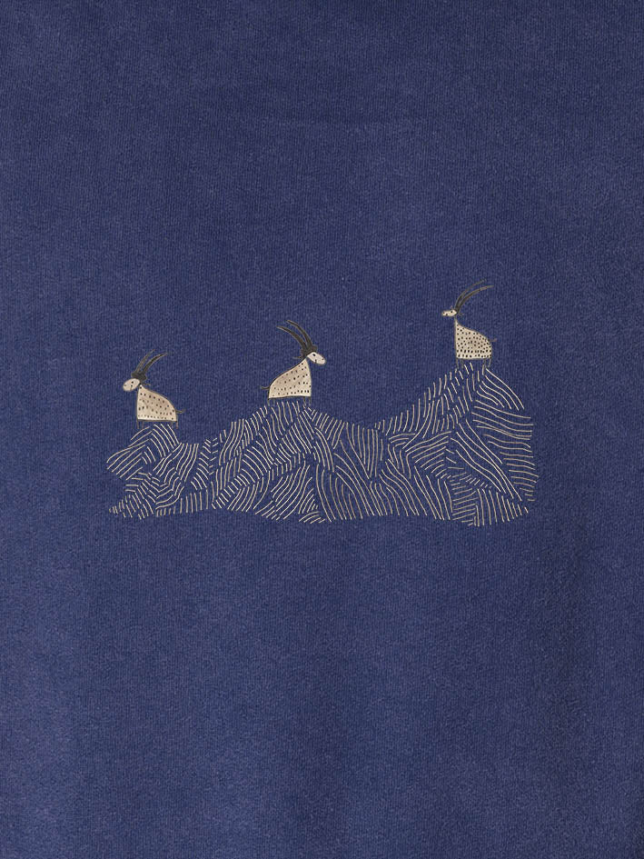 Cretan goats on a jagged ridge - Stonewashed Hoodie