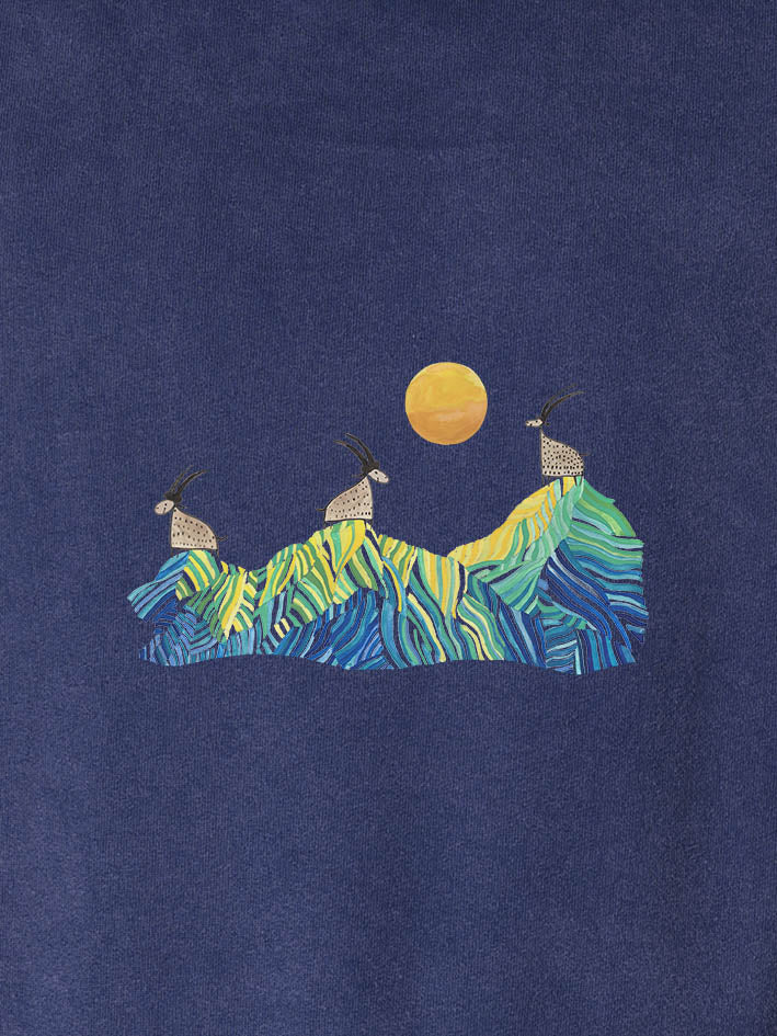 Cretan goats on a jagged ridge - Stonewashed Hoodie