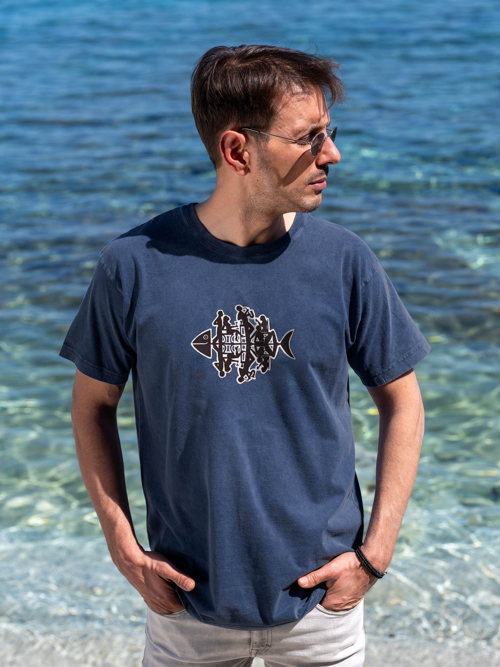 One fish …partying - Stonewashed T-Shirts