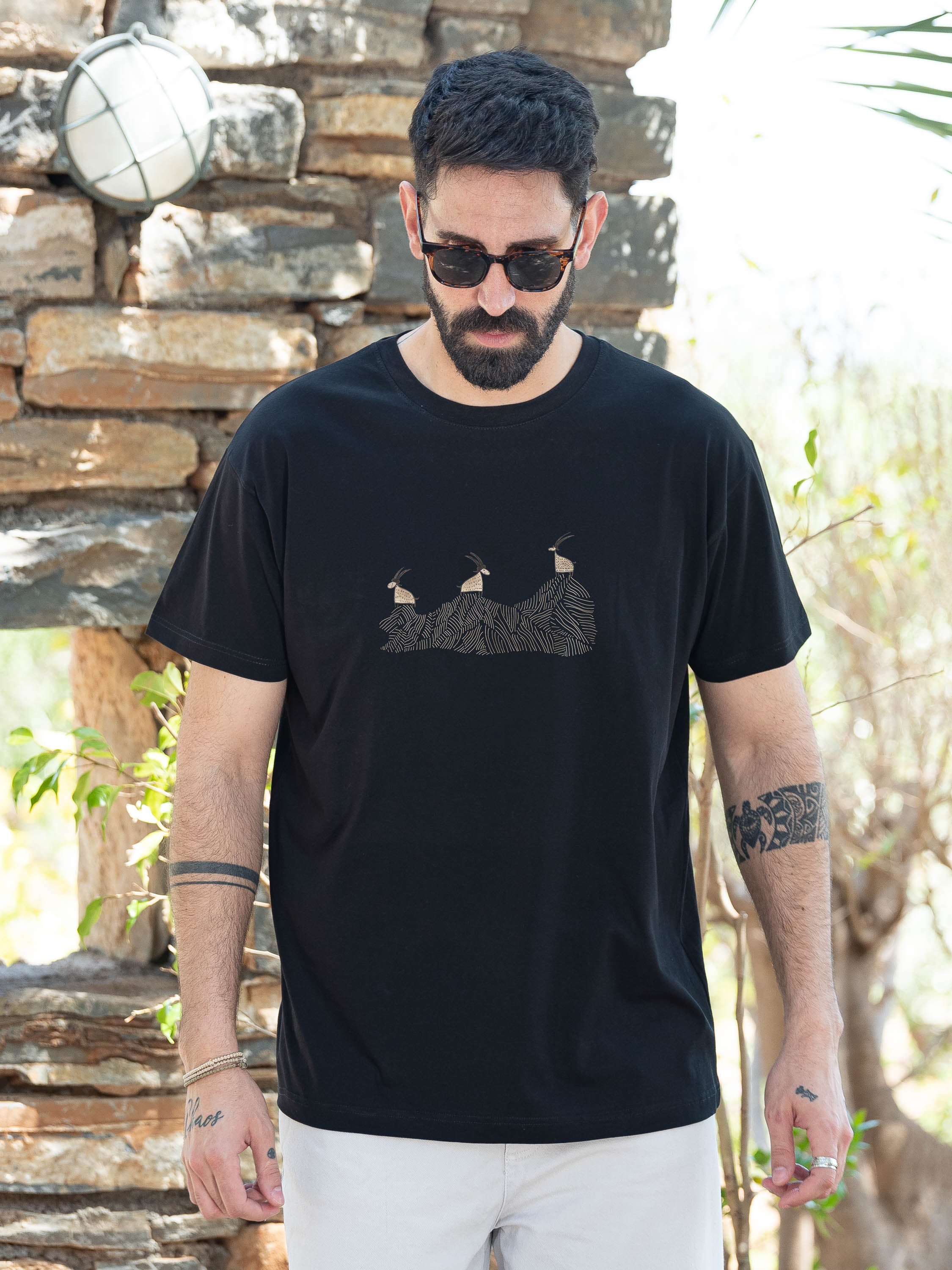 Cretan goats on a jagged ridge - T-Shirts