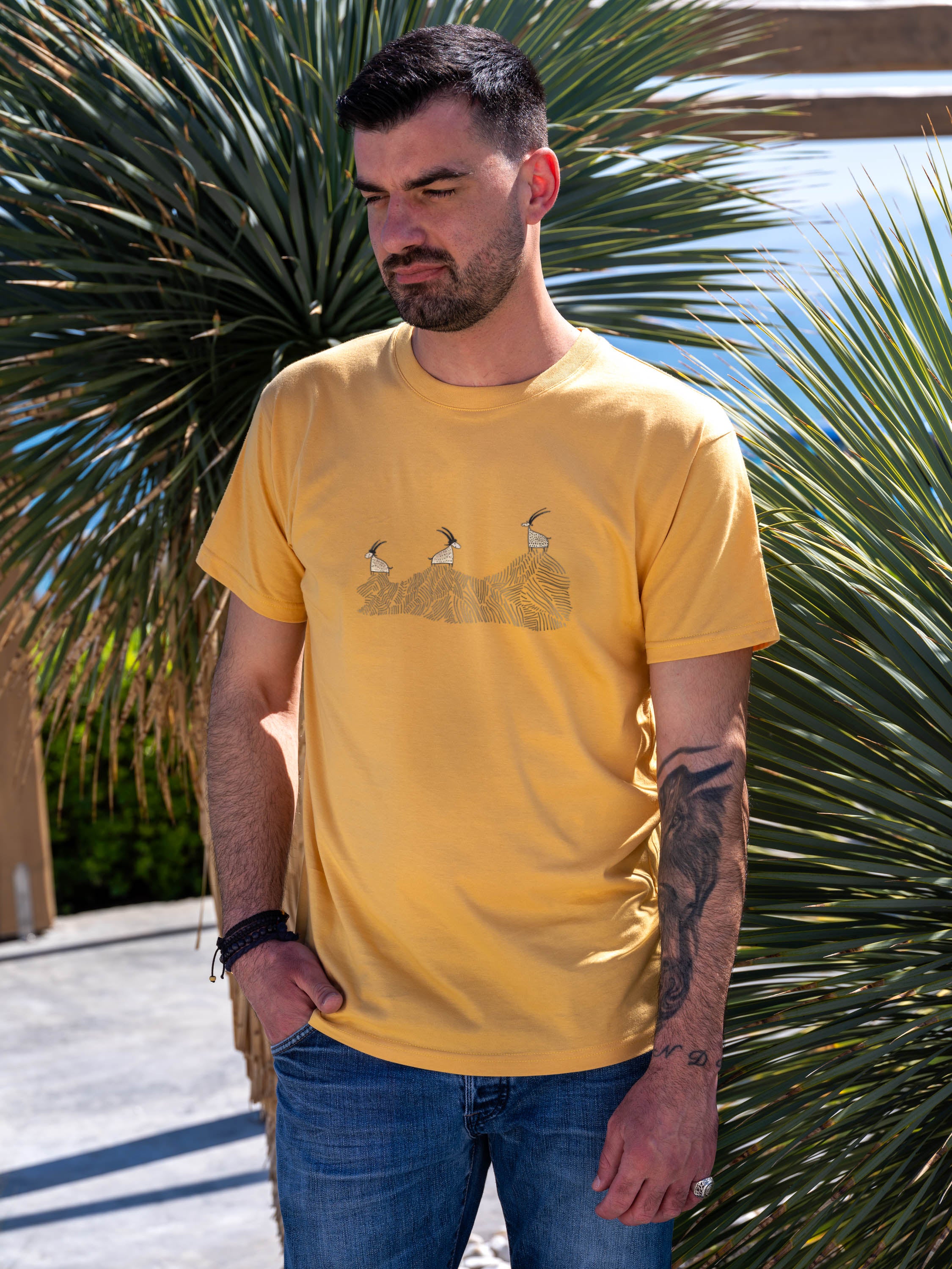 Cretan goats on a jagged ridge - T-Shirts