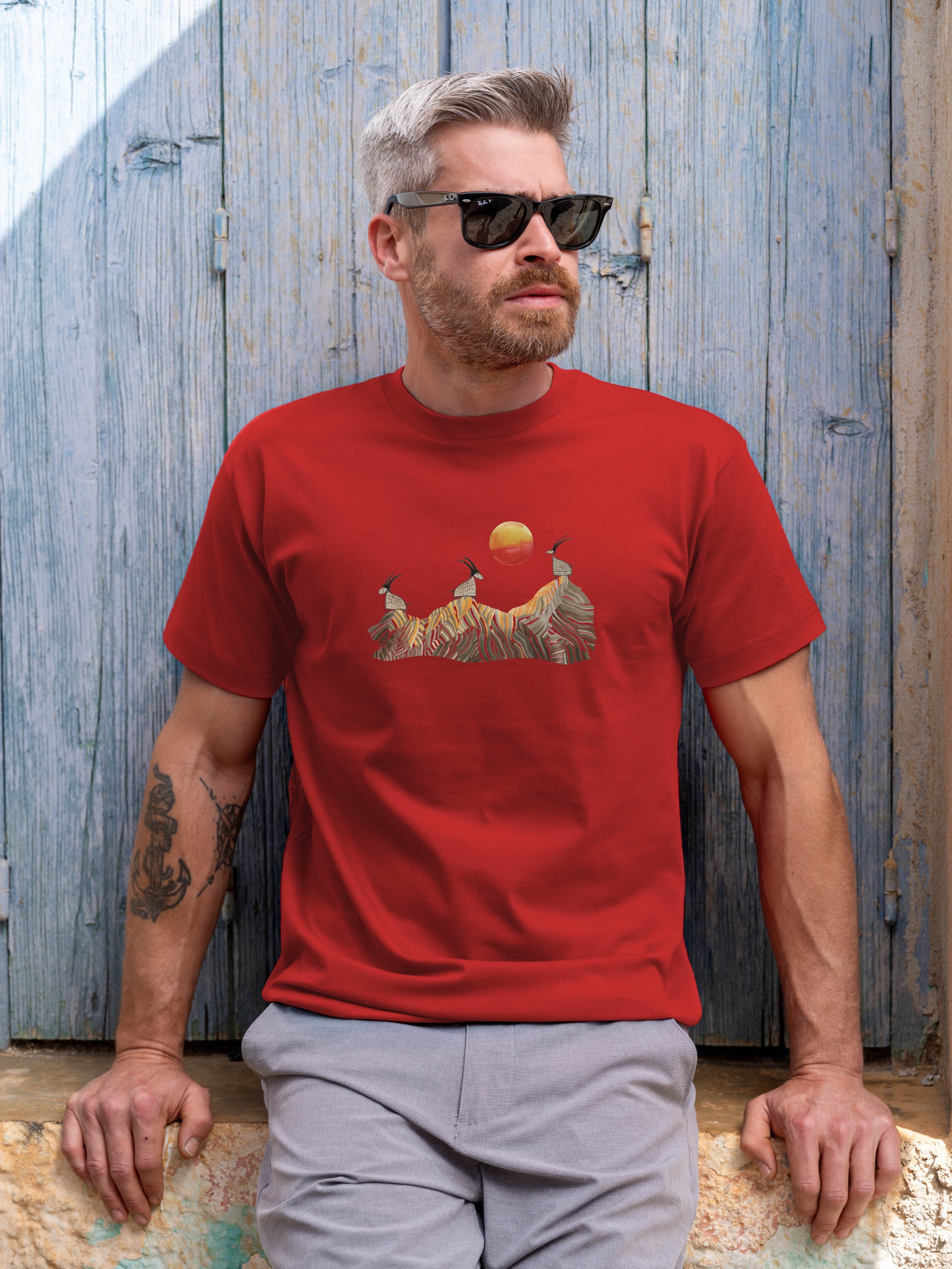 Cretan goats on a jagged ridge - T-Shirts
