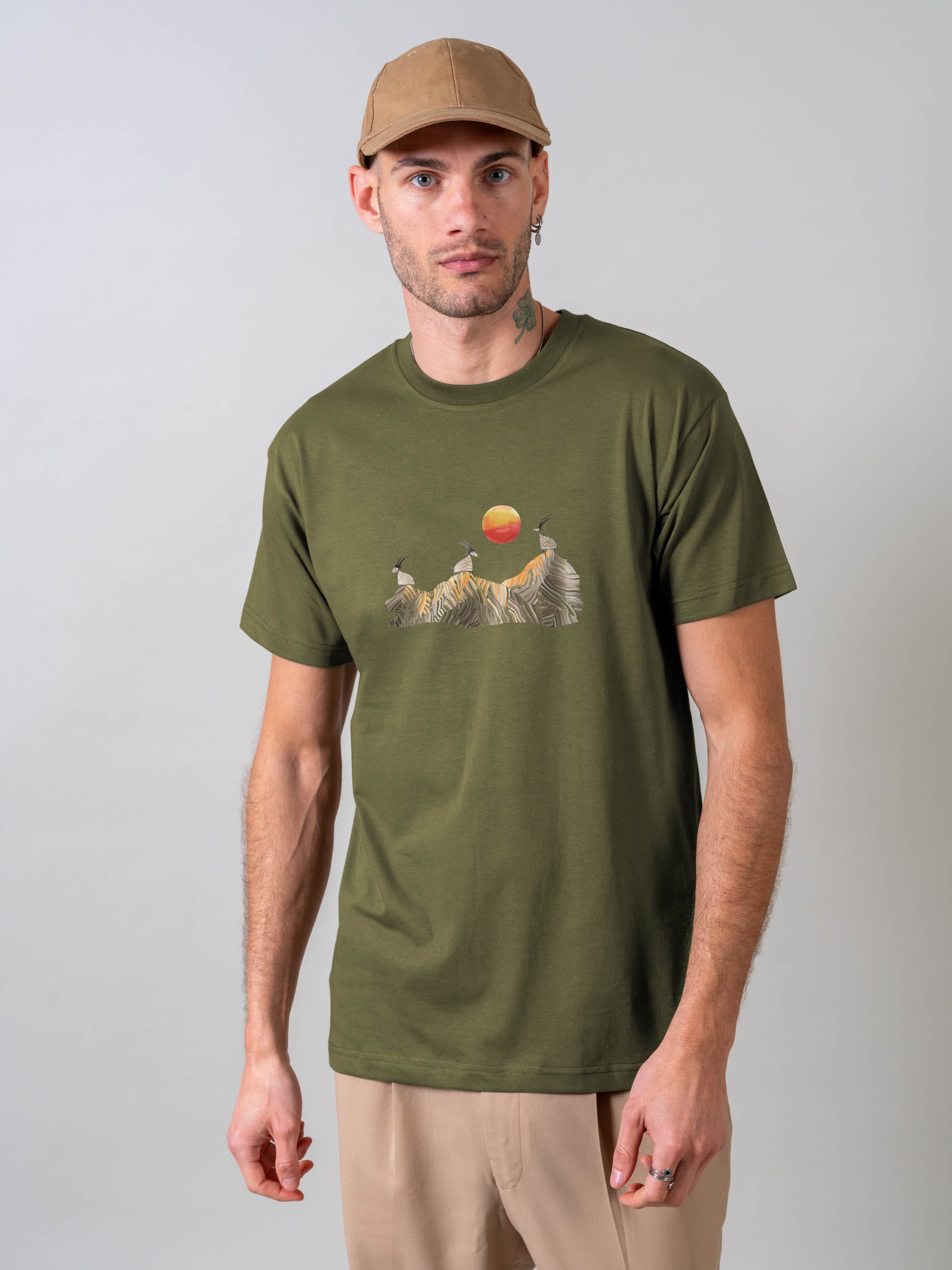 Cretan goats on a jagged ridge - T-Shirts