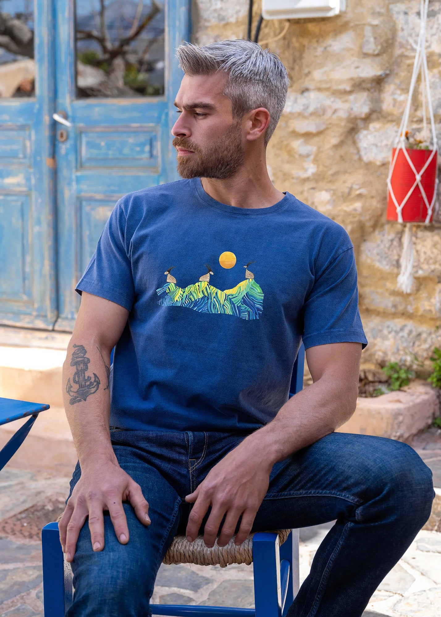 Cretan goats on a jagged ridge - T-Shirts