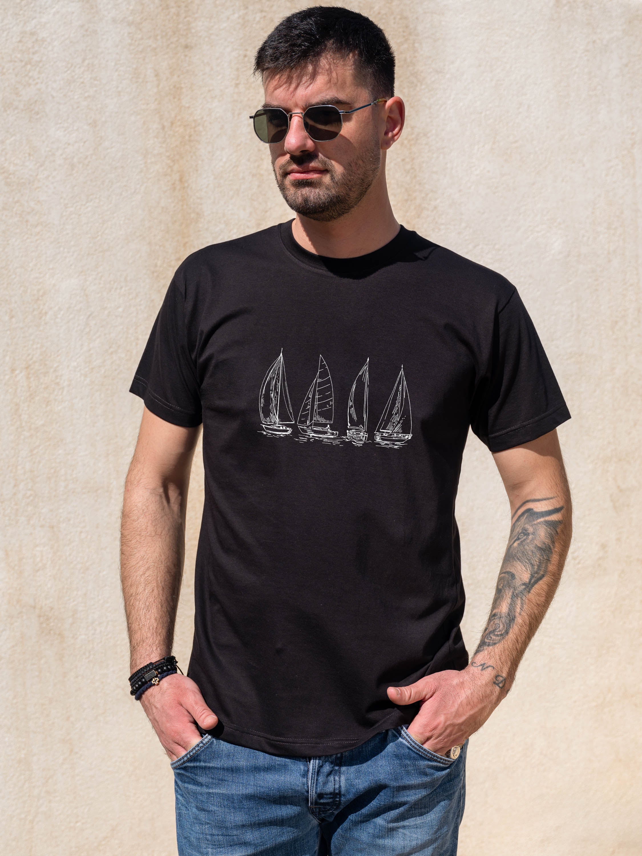Outlines of sailing boats - T-Shirts