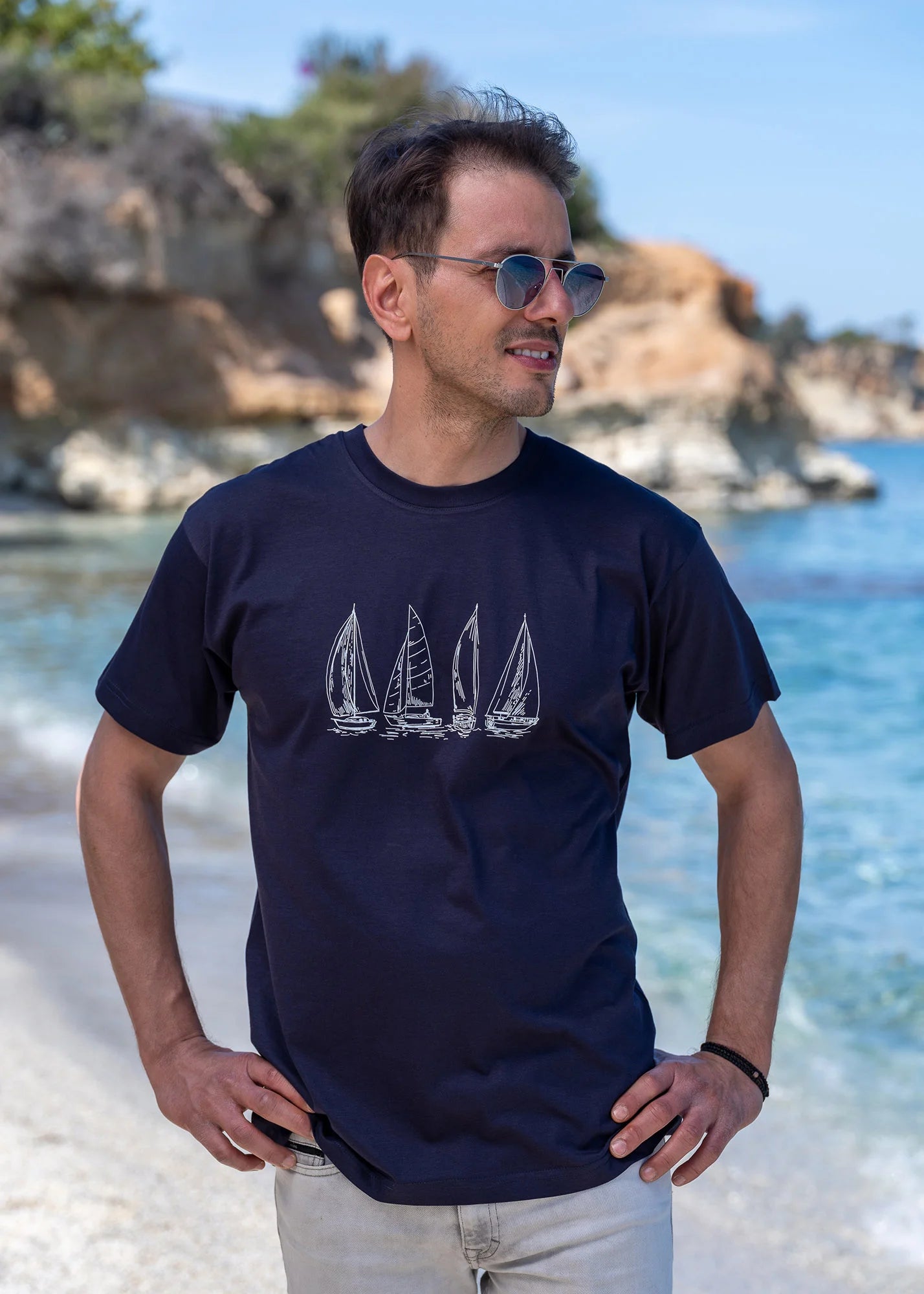 Outlines of sailing boats - T-Shirts