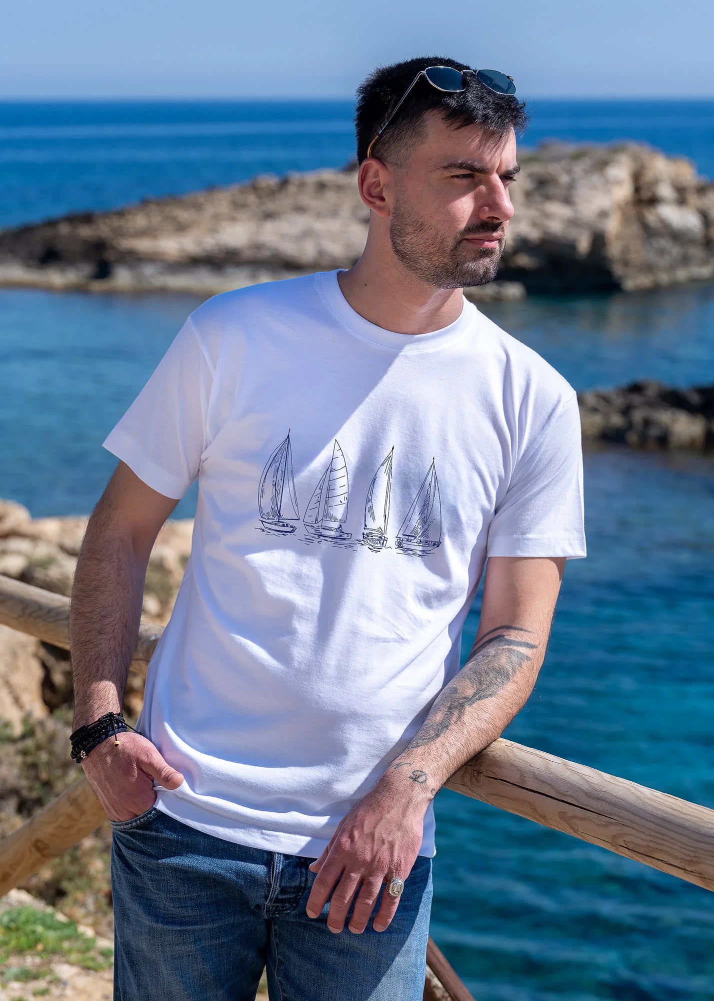 Outlines of sailing boats - T-Shirts