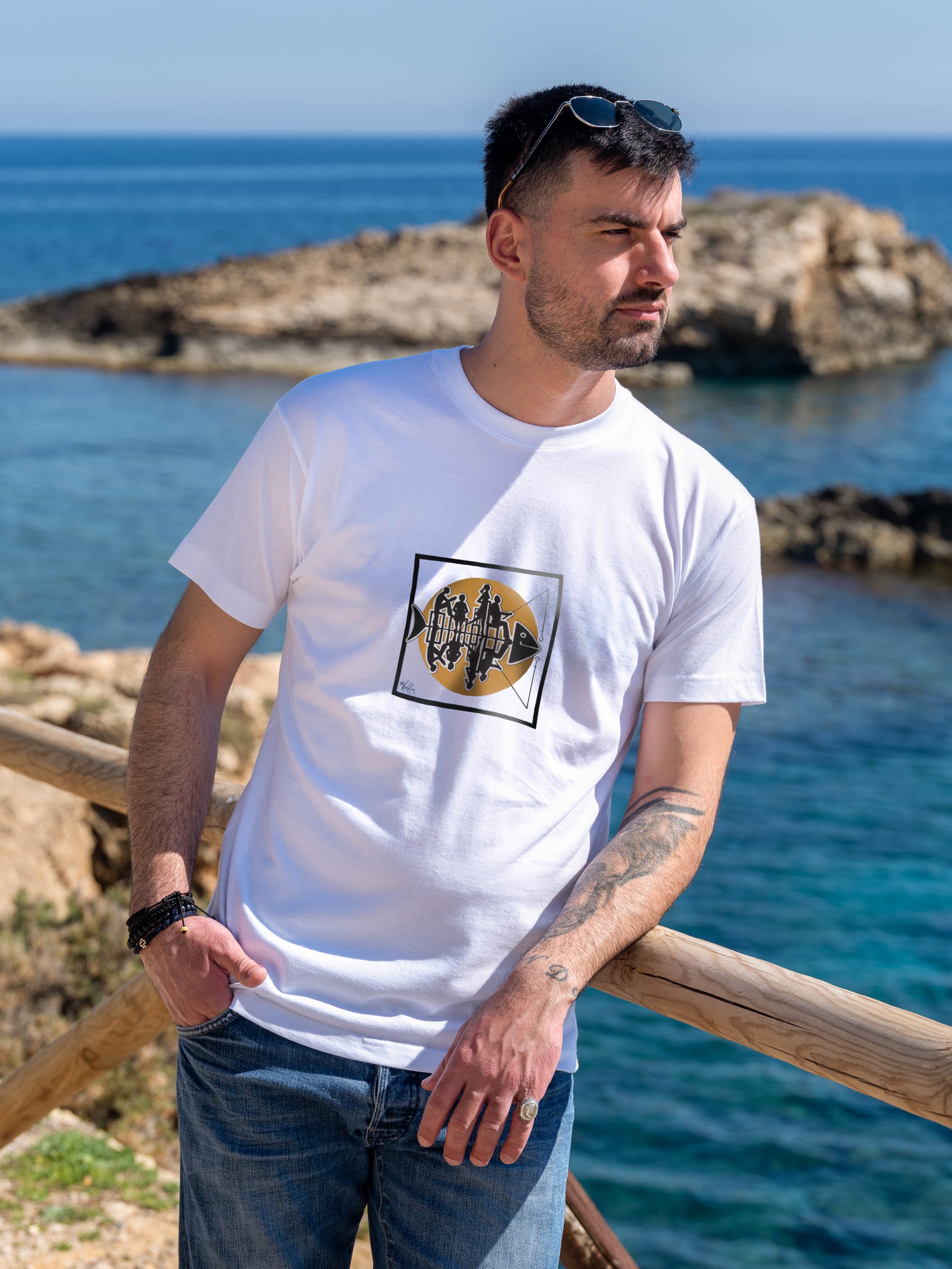 Waiting for the catch - T-Shirts