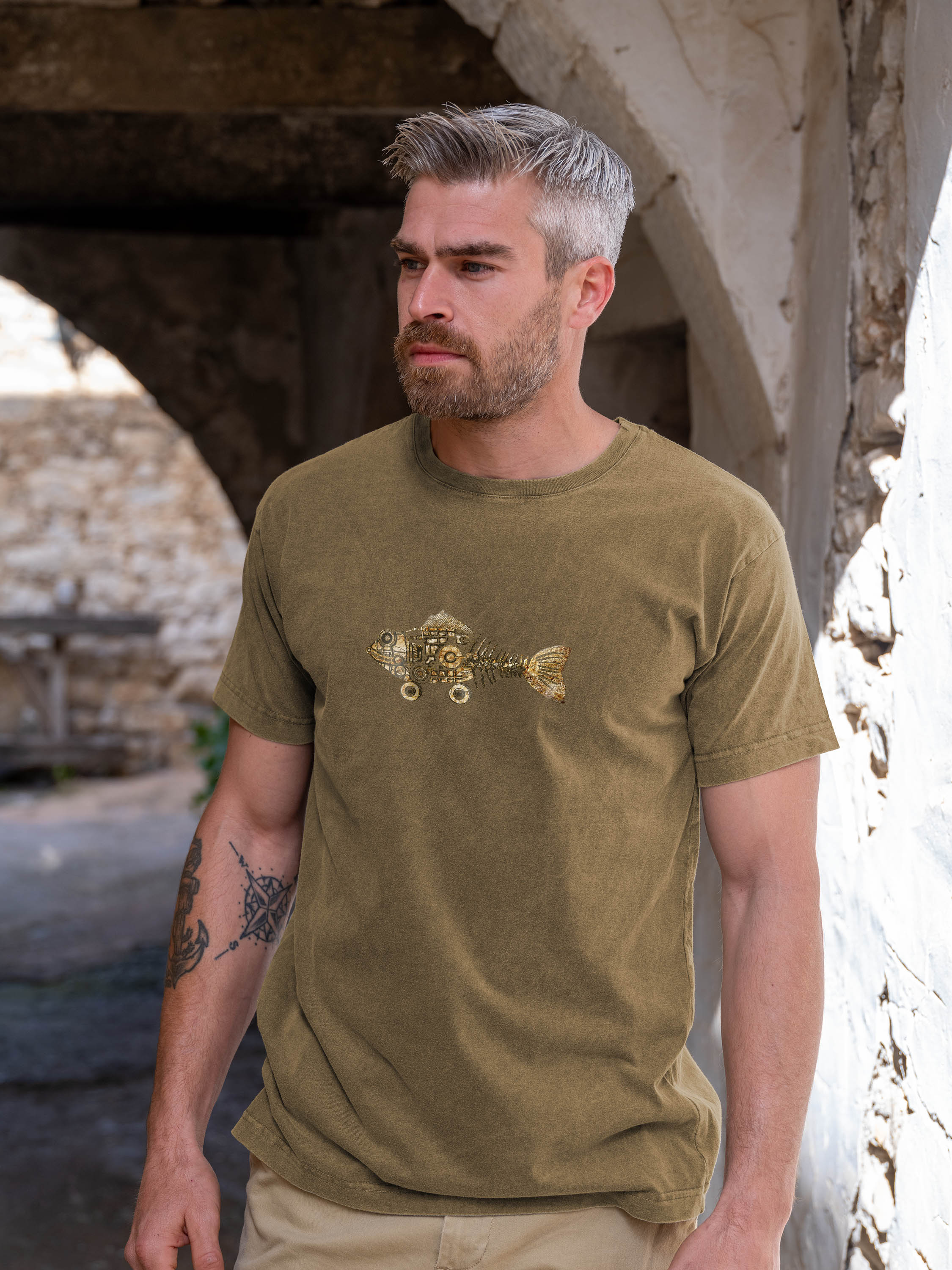 Golden gears of the Deep - Stonewashed T-Shirts