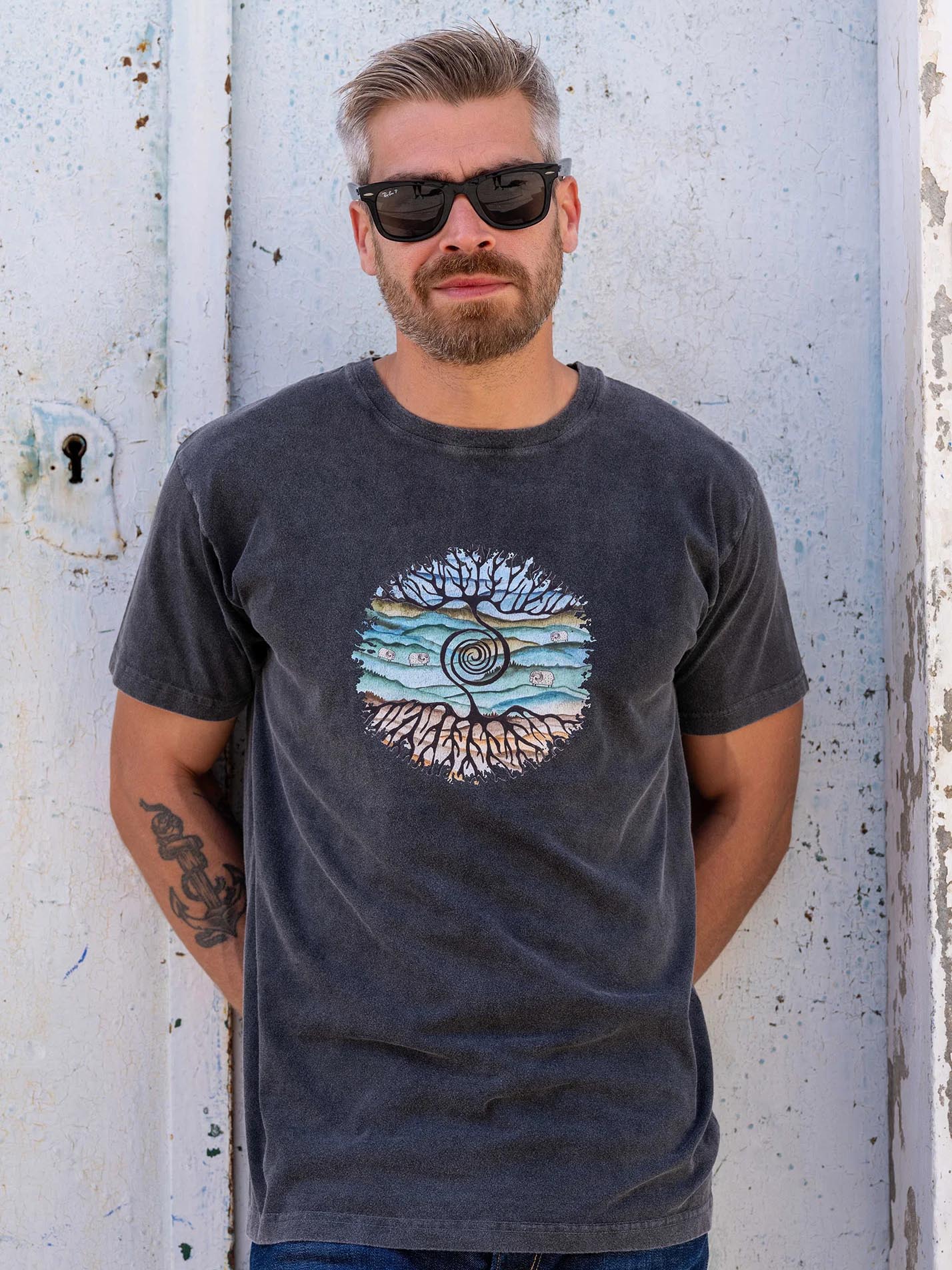 Tree rooted in Cretan landscape - Stonewashed T-Shirts