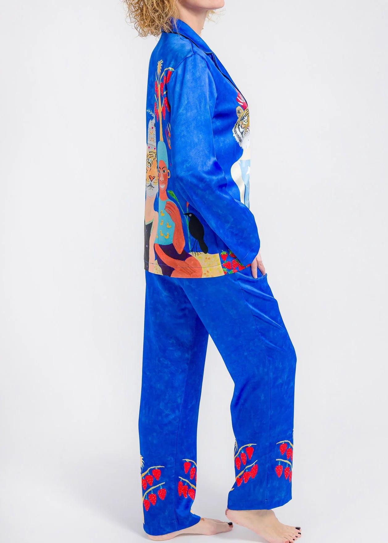 Mimi Roberts - The Woman with a Tiger Head - Loungwear