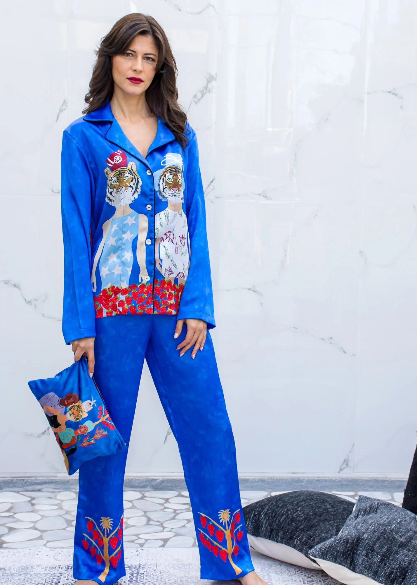 Mimi Roberts - The Woman with a Tiger Head - Loungwear